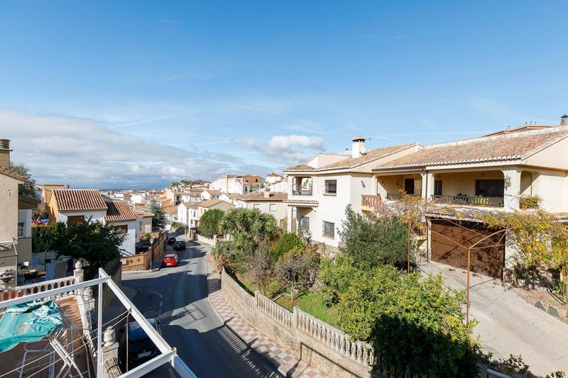 Foto b7f1de18-acc2-47f5-bf1a-e2d6539bdf0f. Chalet en calle sierra nevada 54 huetor vega gran vivienda en Huétor Vega
