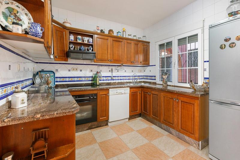 Foto f80158b5-fd9c-4e16-9568-e4ec5dc33d34. Chalet en calle sierra nevada 54 huetor vega gran vivienda en Huétor Vega