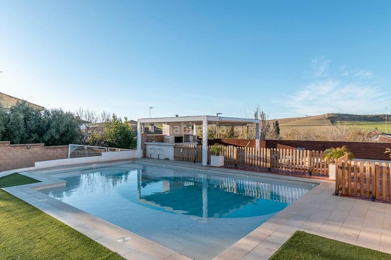 Foto 4d9f7f37-87e6-4c4e-a359-a0367e8b3e86. Chalet  reformado con piscina en Otura