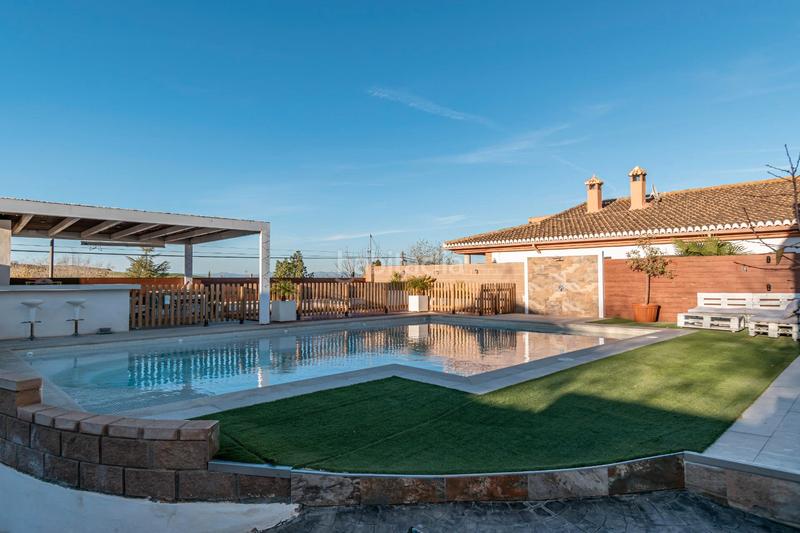 Foto ce46f587-8bdc-49ef-bcb5-18c5066173a5. Chalet  reformado con piscina en Otura