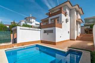 Chalet en Villa de Otura. Chalet en otura