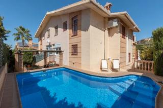 Doppelhaus  Calle manuel cano tamayo. Pareada con piscina en huetor vega