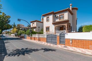 Xalet  Vía del tranvía. Chalet en las zubia