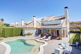 Chalet  Avenida del juncalillo. Chalet otura, campo de golf