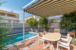 Reihenhaus  Tarifa 4. Casa  con piscina en las gabias