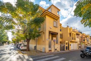 Casa aparellada  Calle paris. Magnífica pareada en esquina