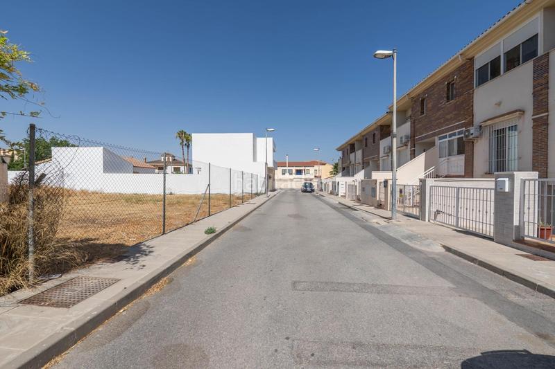 Foto cd908a07-2d26-49ba-b853-e1e78d1c139c. Casa adossada amb aparcament piscina a Belicena Vegas del Genil