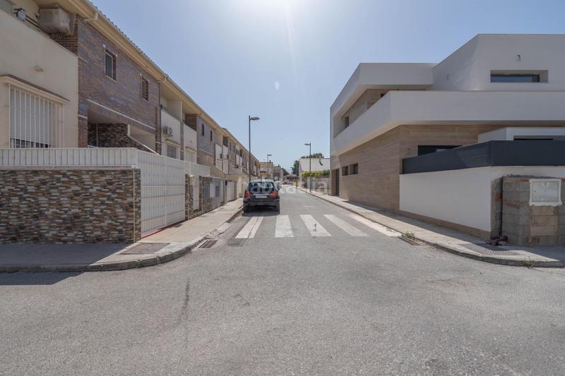 Foto f00f39be-37d5-4812-b0ae-df98fdcc541e. Casa adossada amb aparcament piscina a Belicena Vegas del Genil