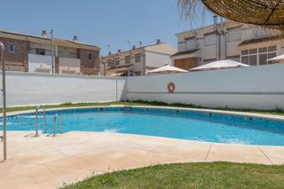 Casa adossada  Calle once de marzo. Adosada con piscina belicena