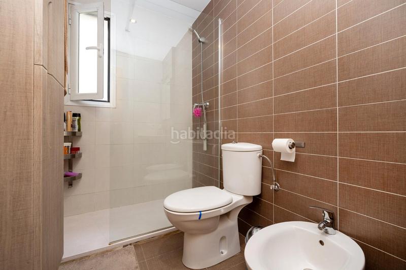 Foto b82462fc-22e1-479d-ad99-0d029a09bf8b. Casa adosada casa en carretera de la seirra en Crta. De la Sierra Granada