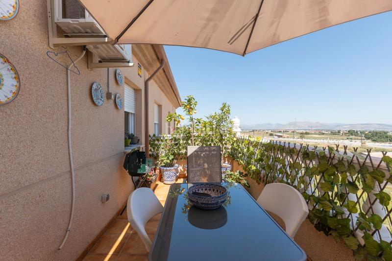 Foto 0238e3fb-e675-46cb-a861-a9108d50f7d0. Attico in calle alonso de ojeda 7 in Residencial Triana - Barrio Alto Gabias (Las)