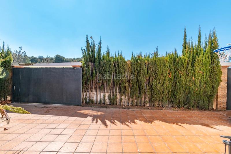 Foto 28316b43-f5d4-4410-b862-77596a567e25. Chalet casa haciendo esquina la zubia en La Zubia Ciudad Zubia (La)