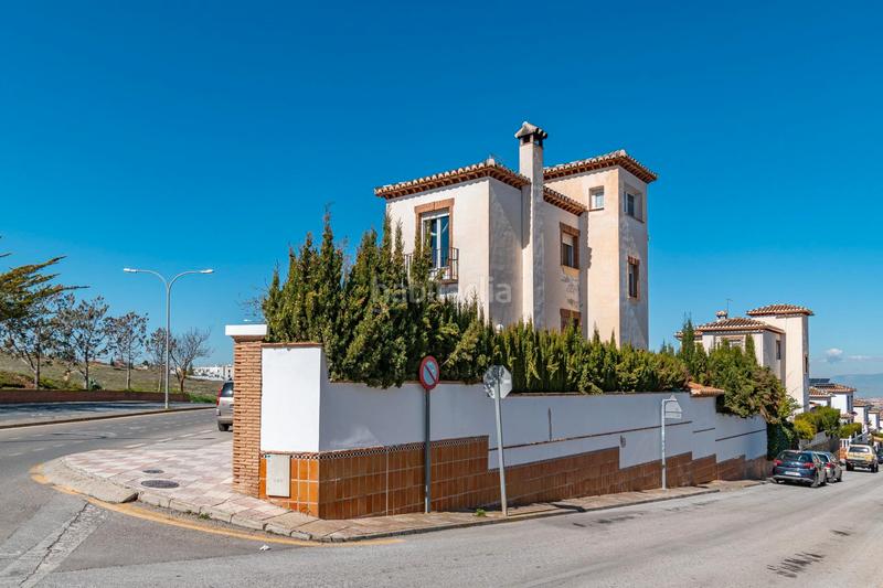 Foto 35933df9-8b15-4956-85b0-c1883ae4586e. Chalet casa haciendo esquina la zubia en La Zubia Ciudad Zubia (La)