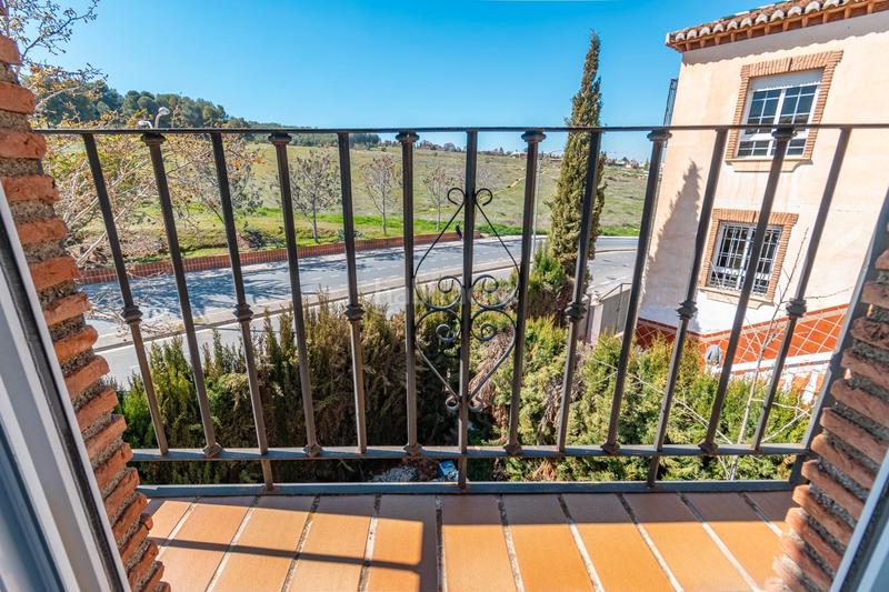 Foto 43b4c5d6-c6ac-42a7-a936-7f29c7ece773. Chalet casa haciendo esquina la zubia en La Zubia Ciudad Zubia (La)