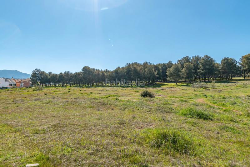 Foto 98148512-71c0-4196-8f6f-72c9234a1e54. Chalet casa haciendo esquina la zubia en La Zubia Ciudad Zubia (La)