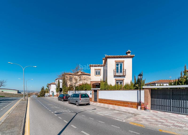 Foto ad4fd74a-0b89-42f9-897e-10d085b35ffe. Chalet casa haciendo esquina la zubia en La Zubia Ciudad Zubia (La)
