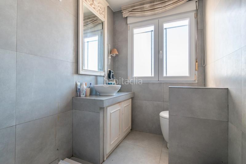 Foto b737af21-36d7-487b-a5f4-15e29ac6c2ff. Chalet casa haciendo esquina la zubia en La Zubia Ciudad Zubia (La)