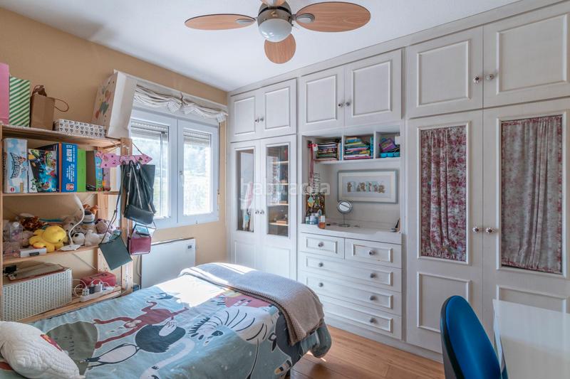 Foto cf2d50fe-86e6-4569-bb70-8f67d7adc0e5. Chalet casa haciendo esquina la zubia en La Zubia Ciudad Zubia (La)