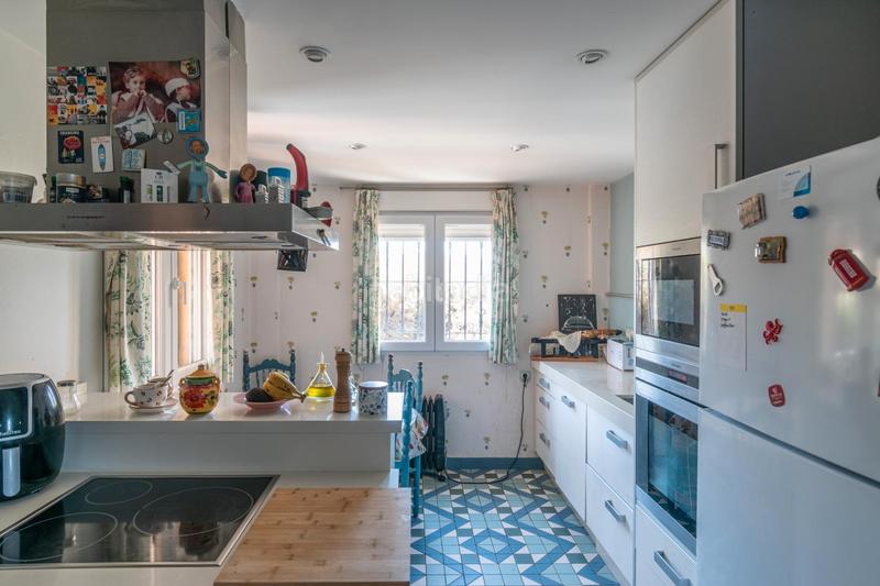 Foto d0ffda0f-d843-427d-9309-82689cbe55c7. Chalet casa haciendo esquina la zubia en La Zubia Ciudad Zubia (La)