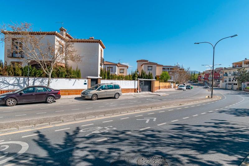 Foto d48301ad-5b67-4c89-a899-439aff580203. Chalet casa haciendo esquina la zubia en La Zubia Ciudad Zubia (La)