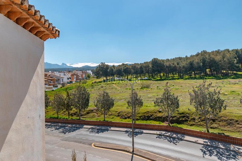 Foto e7aea1dc-f0d2-4e8e-9dc3-8bda000782c9. Chalet casa haciendo esquina la zubia en La Zubia Ciudad Zubia (La)