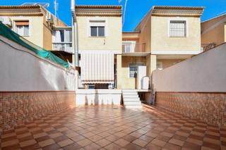 Maison jumelée à Cijuela. Adosada con gran patio