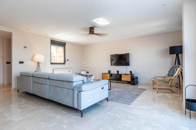 Foto 3e07552b-0a6f-4014-9b79-fd46121af9ad. Casa aparellada amb aparcament a Cájar