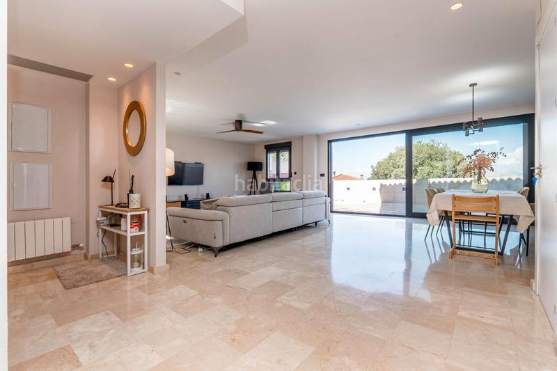 Foto 659121da-1add-445b-8835-05879e68d773. Casa aparellada amb aparcament a Cájar