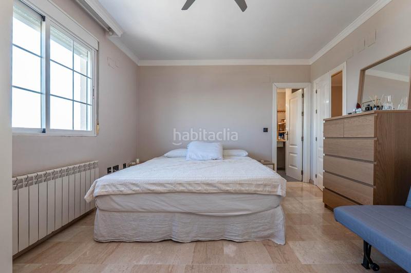 Foto b515add2-df7c-4bda-8375-1cf512a75aeb. Casa aparellada amb aparcament a Cájar