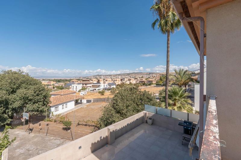 Foto bc5c217a-6187-4478-ae1a-69c98da6b6fe. Casa aparellada amb aparcament a Cájar