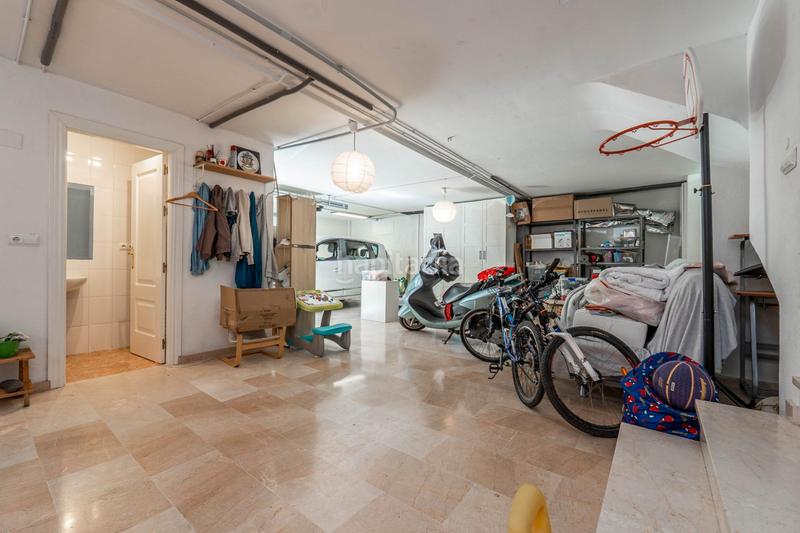 Foto bf47eeac-e315-4165-90de-6e16af514b0e. Casa aparellada amb aparcament a Cájar