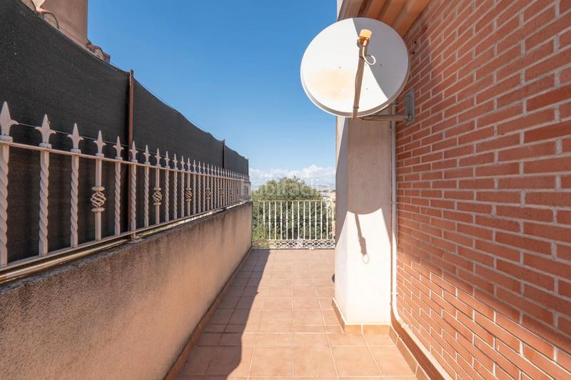 Foto d7bcd7a4-37bd-44ca-9077-d38d44278ba8. Casa aparellada amb aparcament a Cájar