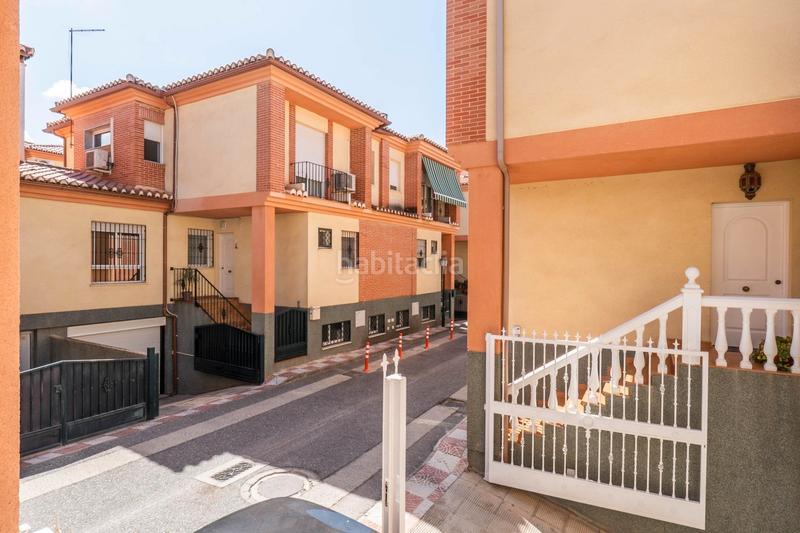 Foto e74a703d-d364-4937-b7a0-1fa9552f8f22. Casa aparellada amb aparcament a Cájar