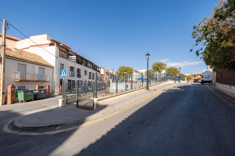 Foto 9d88da43-1817-4688-bc9c-56a78da6282b. Chalet en calle herrería 21 vivienda en la zubia en Zubia (La)