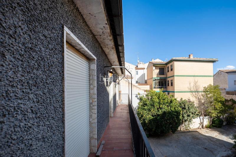 Foto b99fbfe9-c18c-43e1-a526-0a0407dc5159. Chalet en calle herrería 21 vivienda en la zubia en Zubia (La)