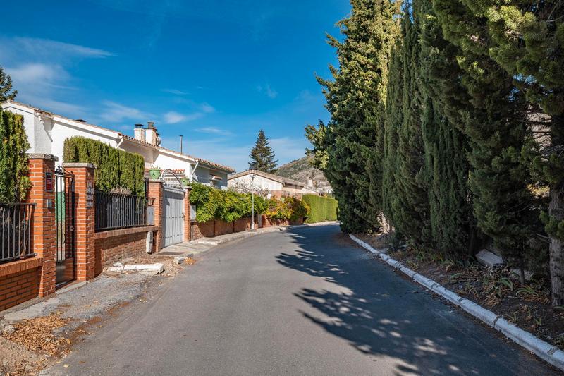 Foto 8e25871e-a741-4448-8a32-8bb420db2616. Chalet in calle aynadamar 5 in Alfacar