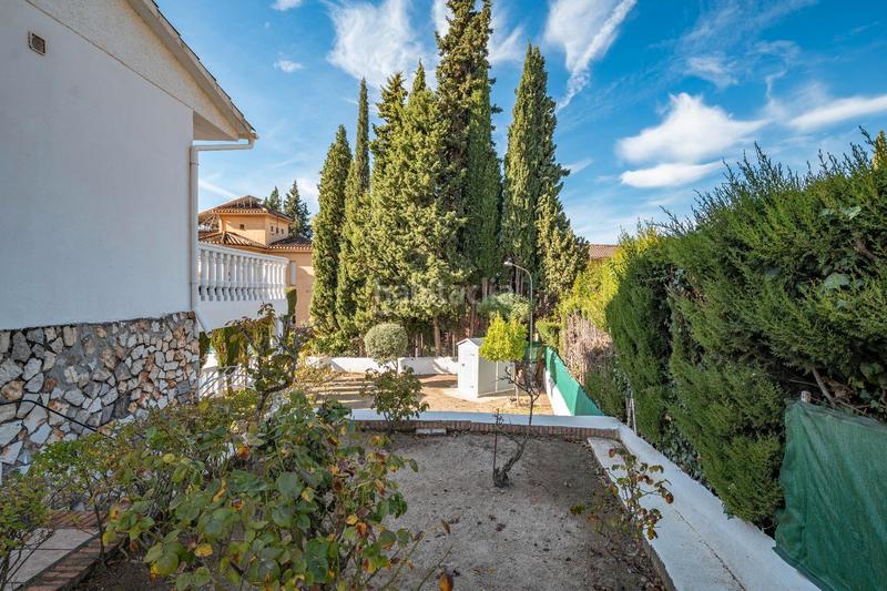 Foto b0d1cdd7-2e21-4aec-ac4d-7daff0cdcacb. Chalet in calle aynadamar 5 in Alfacar