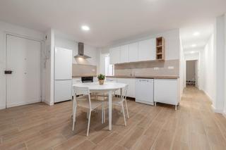 Appartement  Calle juan de la cierva. Piso en el zaidin