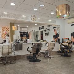 Lloguer Local Comercial a Residencial Triana - Barrio Alto. Alquiler de local totalmente equipado peluqueria