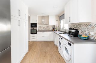 Casa  Calle álvaro aparicio 17. Casa eficiente en granada capital