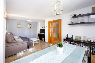 Casa aparellada  Calle miguel valle - tendero 16. Pareada en jun