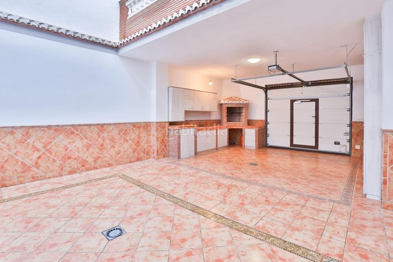 Foto c5dd0733-f883-4f5e-aab4-ba4d37c0b8c1. Casa adossada amb aparcament a Padul