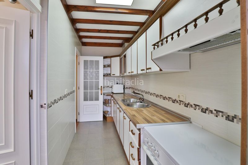 Foto eede33d2-cf7b-4a25-9a50-adb448e8c43c. Casa adossada amb aparcament a Padul