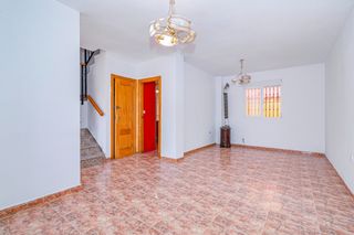 Reihenhaus  Plaza leonardo da vinci 8. Adosada en las gabias