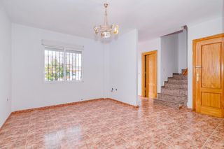 Casa adossada  Plaza leonardo da vinci 8. Adosada en las gabias