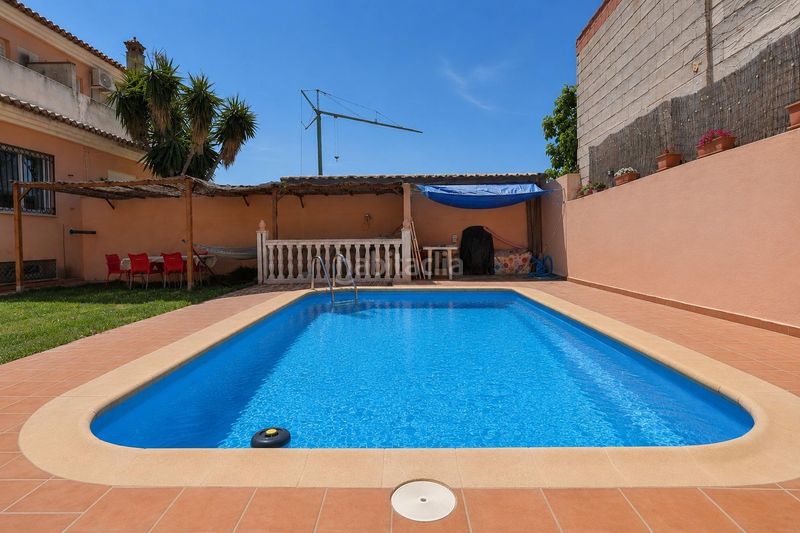 Foto f946f388-355a-48a9-8502-03b1fe434c43. Casa aparellada amb calefacció aparcament piscina a Padul