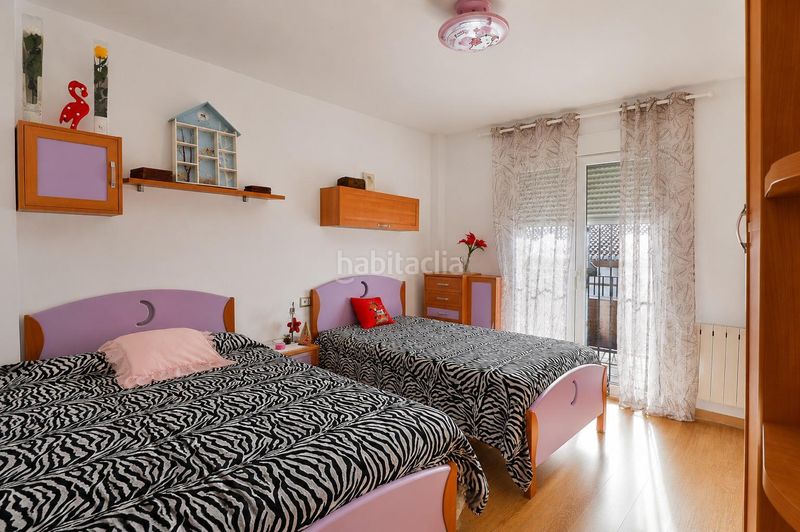 Foto ae6d0bc1-6a0f-4046-b2d4-0cf35f94d483. Casa adossada amb aparcament a Padul