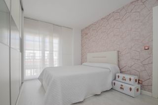 Casa  Calle rosalia de castro 12. Adosada con piscina propia