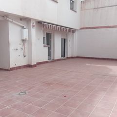 Flat  Calle vista alegre 38. Piso de 2 dormitorios  con patio de 80 metros