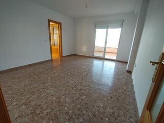 Lloguer Pis  Calle alonso de ojeda 7. Piso de 2 dormitorios con garaje y terraza
